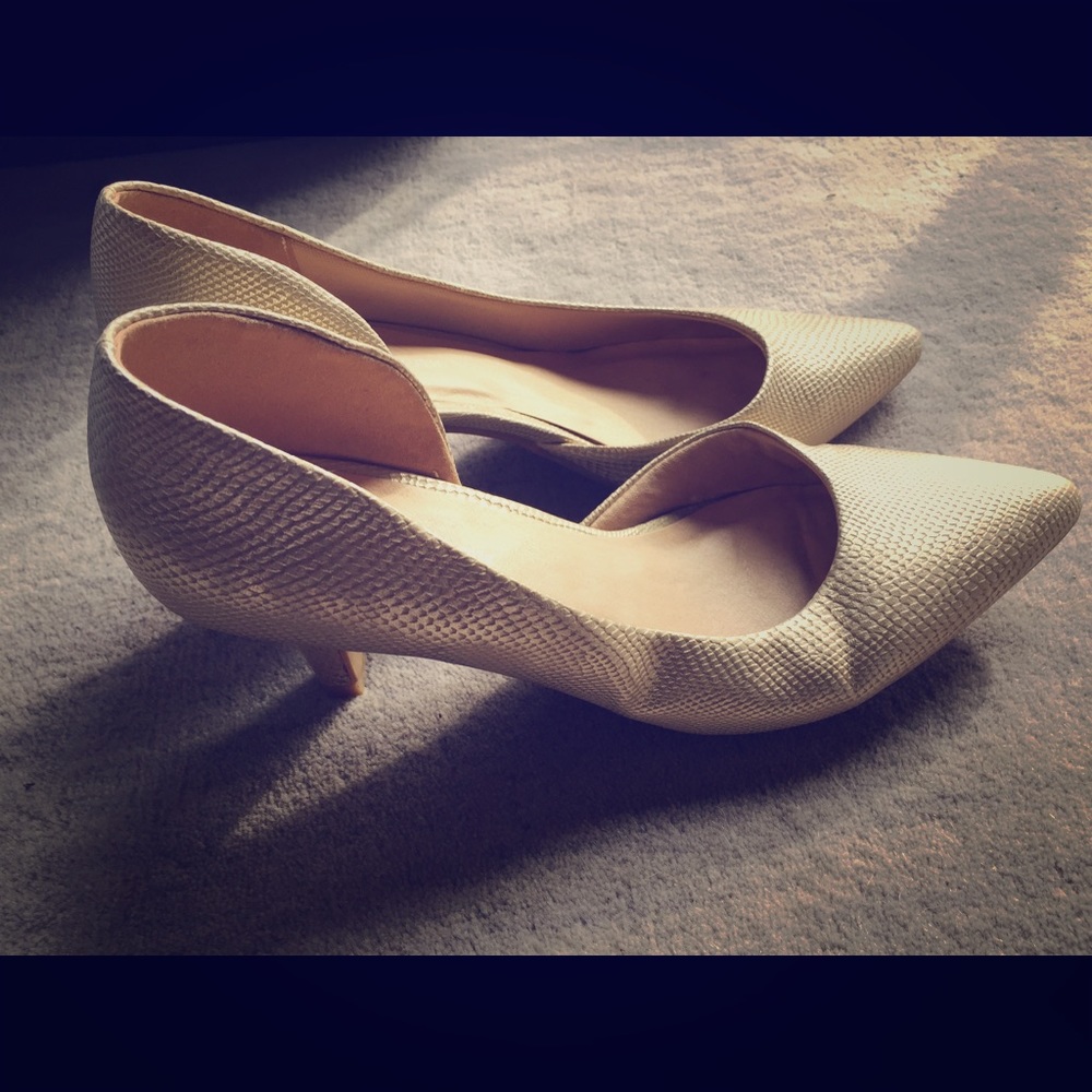Beige classy pumps. Worn once