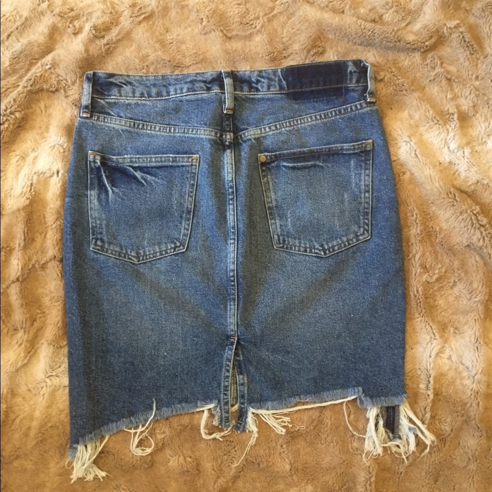 DONATING NEXT WEEKEND! H&M skirt size 6
