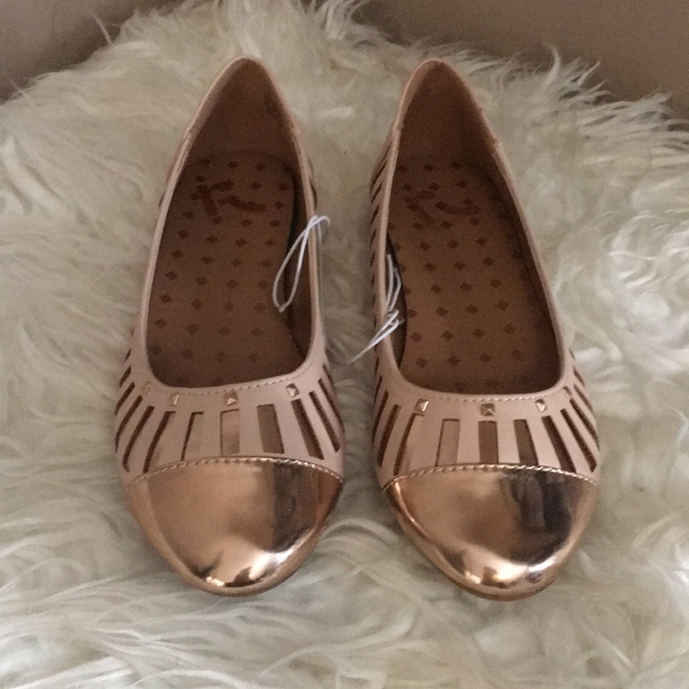 Report nude Girls flats