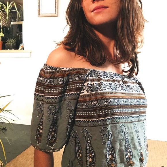 Forever 21 Tops - Forever 21 Off shoulder peasant crop top