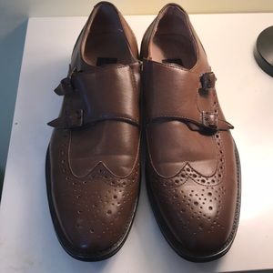 Men’s Brown Oxfords.