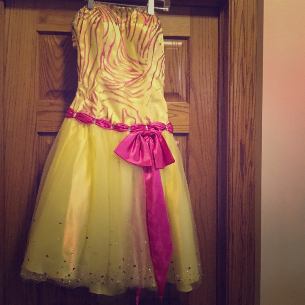 Homecoming dress! Price is negotiable!