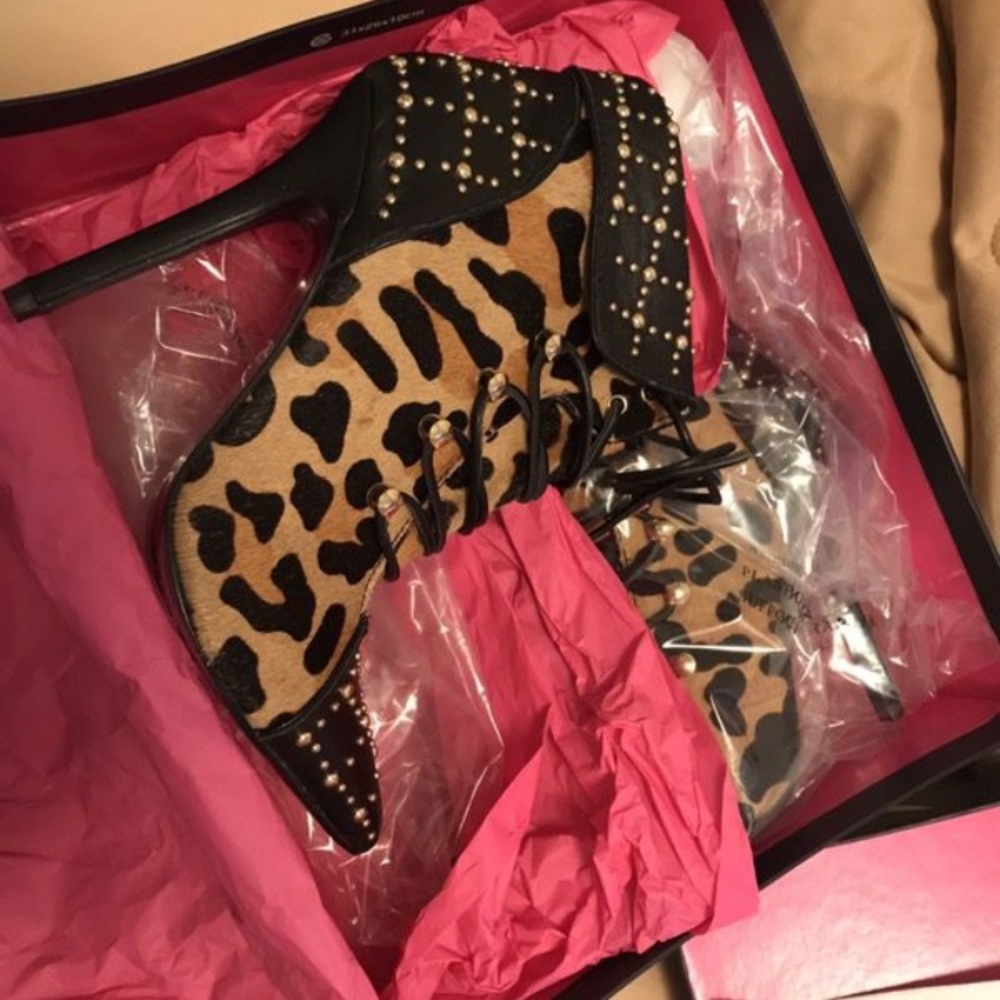 London trash size 6.5 leopard heels