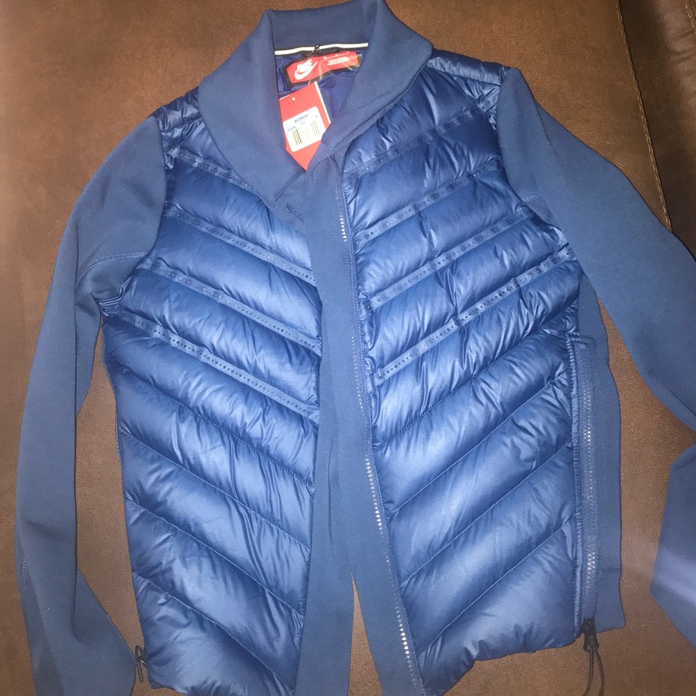 NWT Womens Nike Tech Fleece Aeroloft 800 jacket