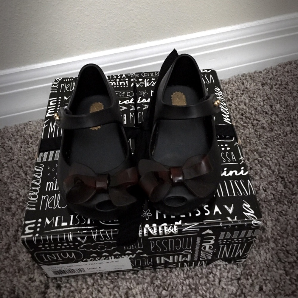 Mini Melissa bow size 6