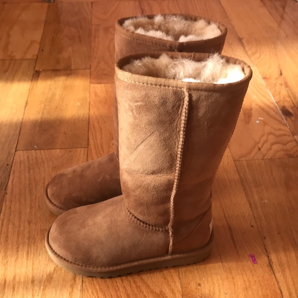 MUST GO!! Send offers Little Kids Ugg size 13 New