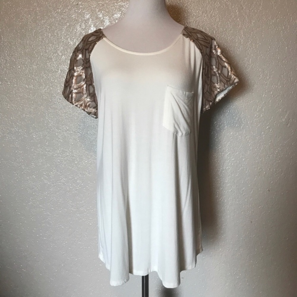 NWOT BKE boutique open back shirt w/ Sequin arm