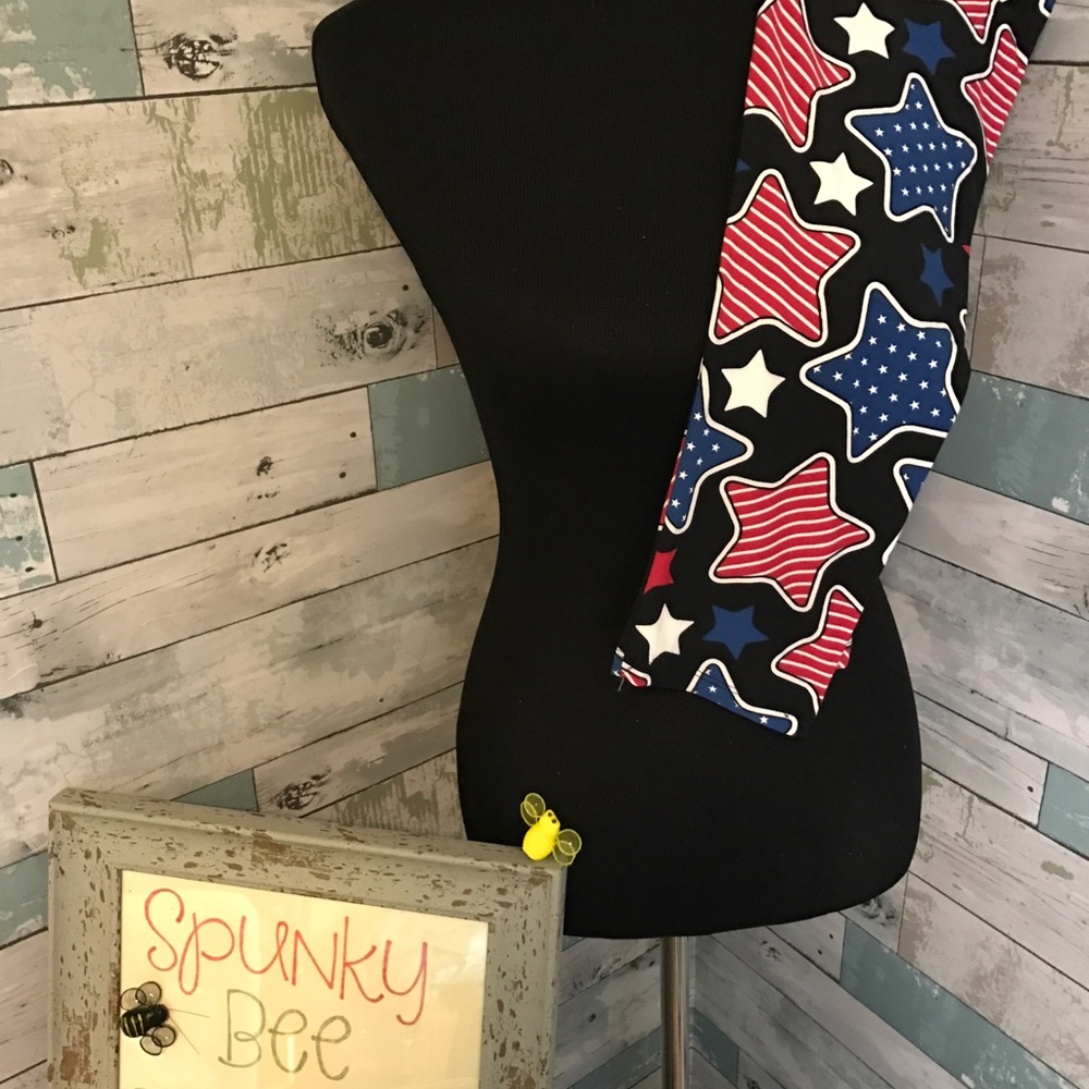 ✂️ PRICE ✂️ Super soft patriotic leggings.