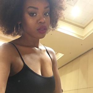 Meet your Posher, Maya