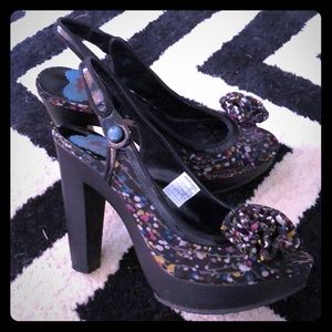 Retro looking platform peep toe heels.