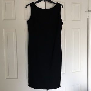 Sleeveless black dress with ruffle at the bottom
