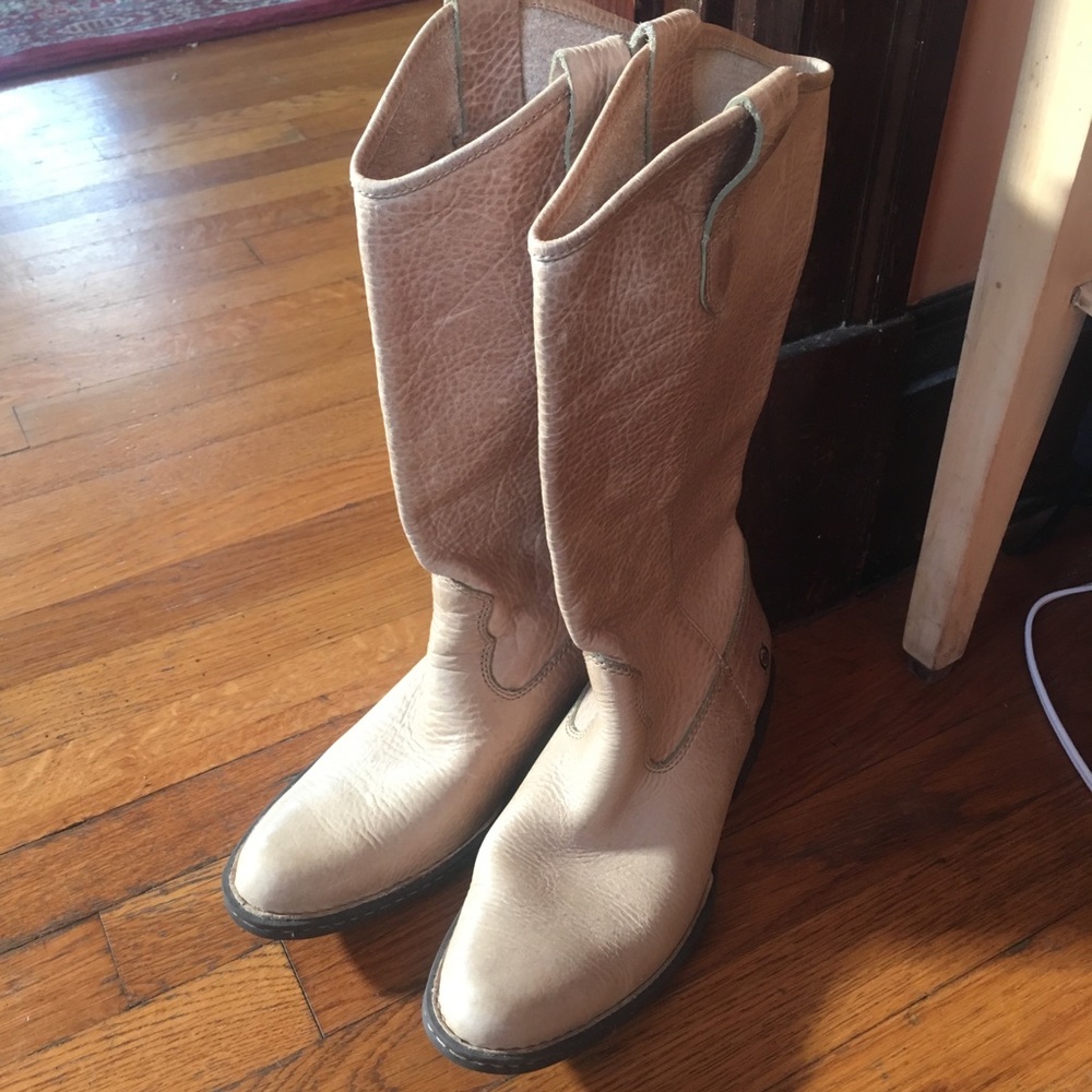 Born western boot in tan