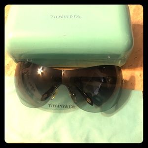 Tiffany & Co shied sunglasses