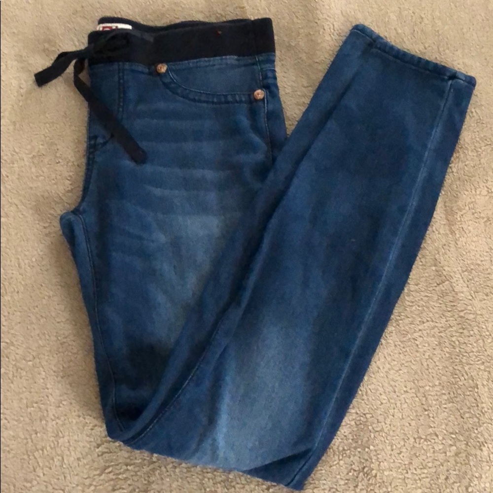 Stretchy jegging-like pants