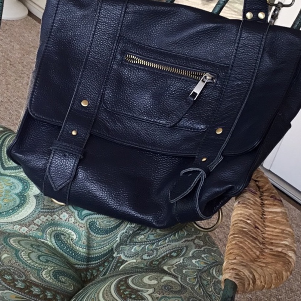 Vere verto navy leather bag