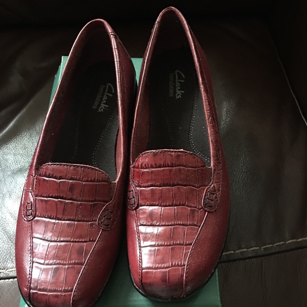 CLARKS Mahogany RED BENDABLE loafers