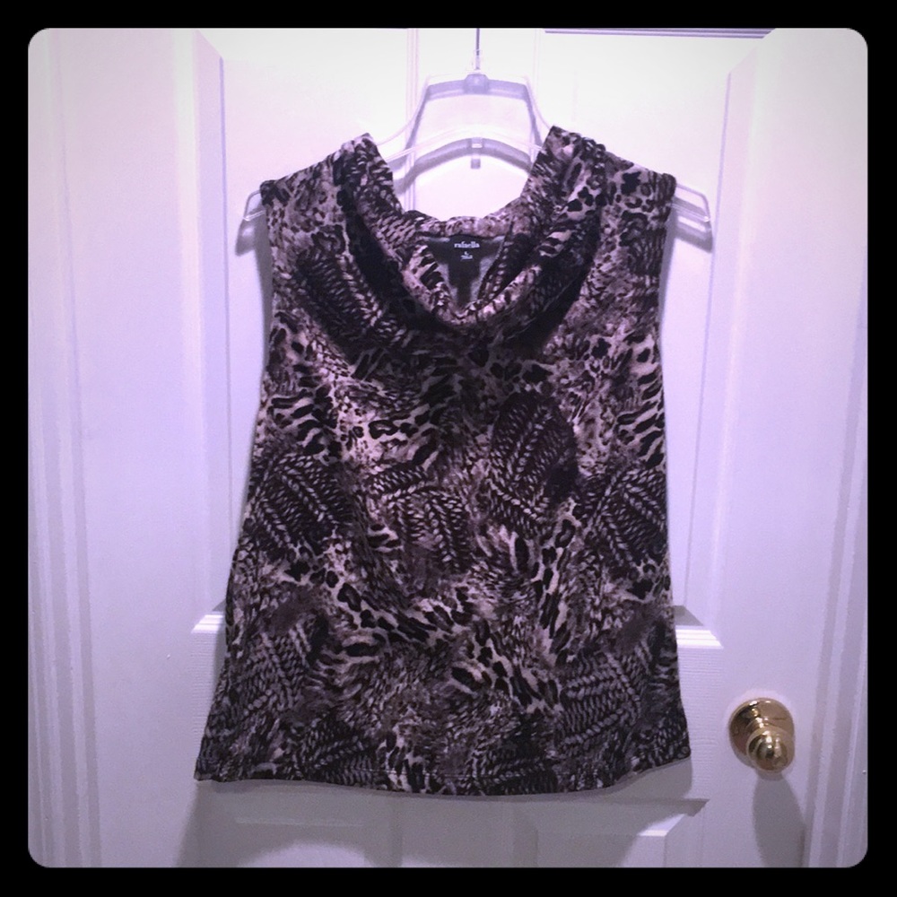 Rafella size L animal print top.