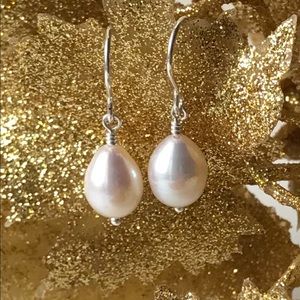Simple Drop Pearl Earrings