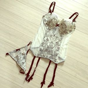 Victoria’s Secret corset with matching thong NWOT