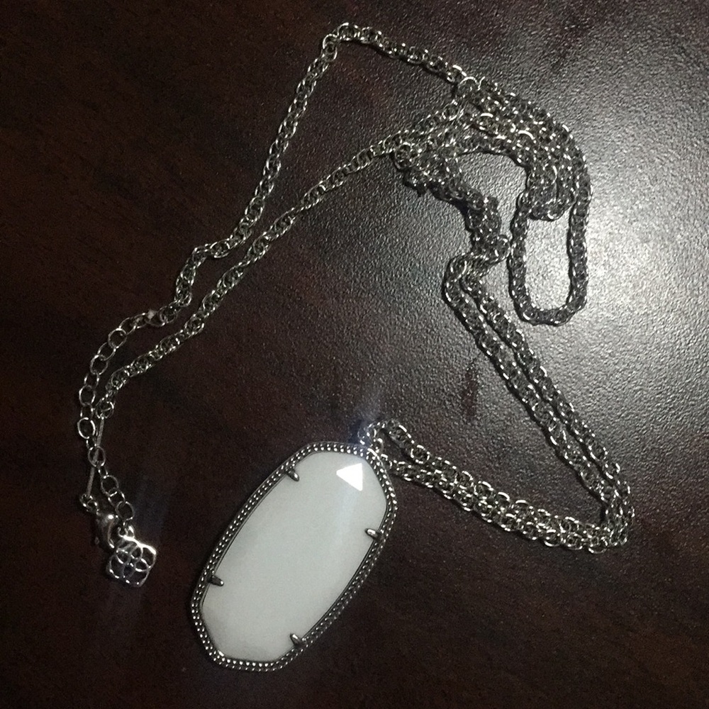 Kendra Scott necklace