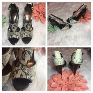Ann Taylor snakeskin cutout Pumps Sandals