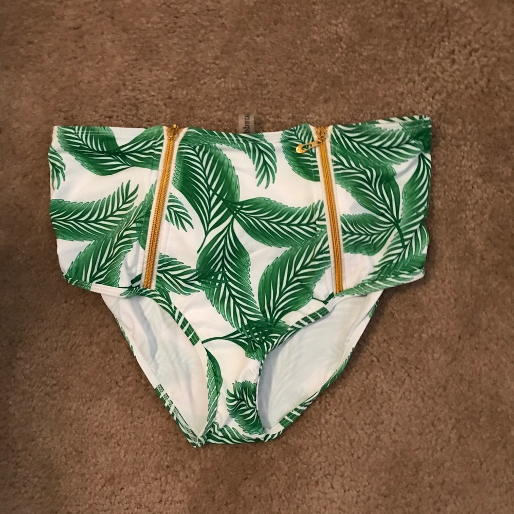 NWT Cupsay Apparel bikini swim bottom size small