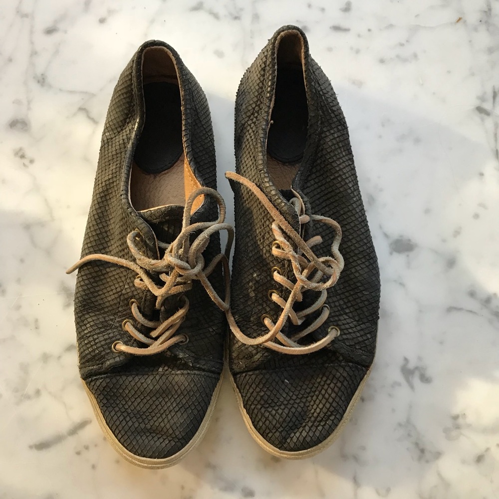 Frye Mindy Low Sneaker Black Snake
