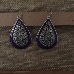 “Lilac” Premier Designs earrings