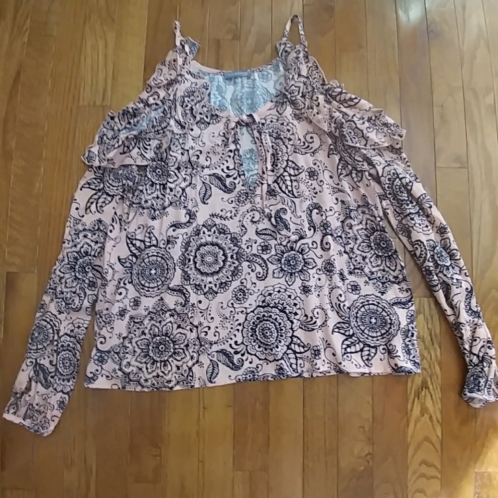 Cold shoulder top..NWT
