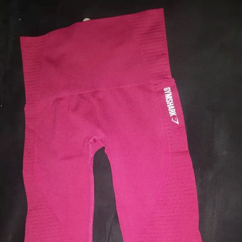 Gymshark cropped leggings beet color size XS