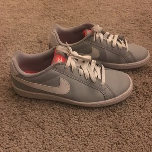 NIKE SNEAKERS