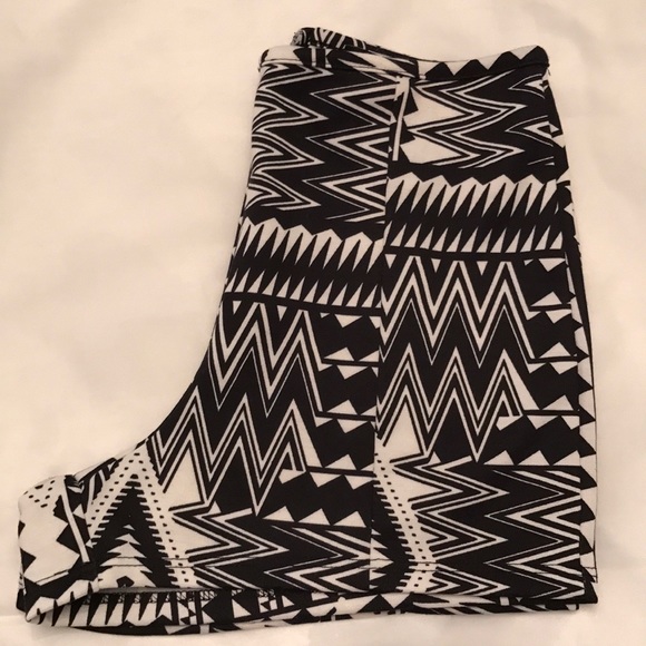 High Rise Tribal Print Shorts - Picture 3 of 4