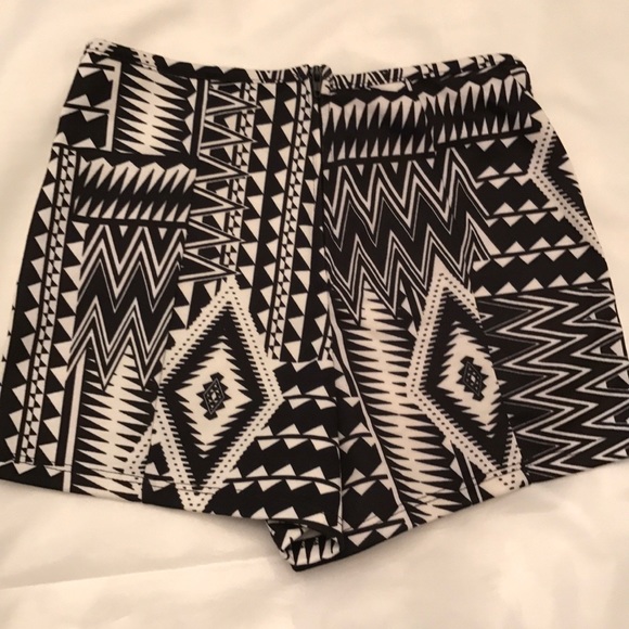 High Rise Tribal Print Shorts - Picture 4 of 4