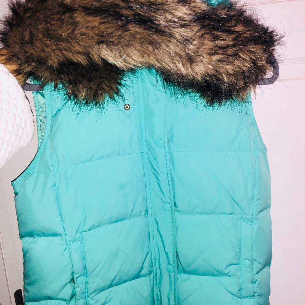 GAP teal puff vest w detachable hood & fur lining