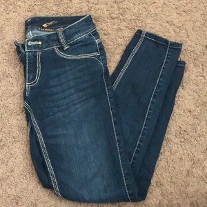 Size 25 dark wash skinny 7 jeans!