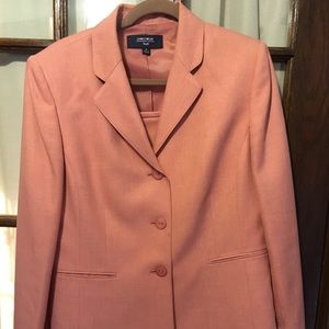 Peach suit - looks new!