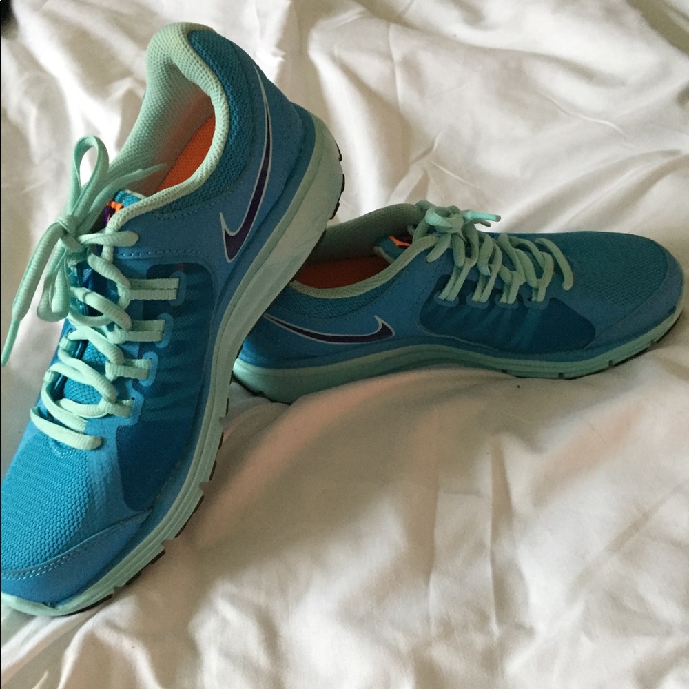 Blue Nike tennis shoes