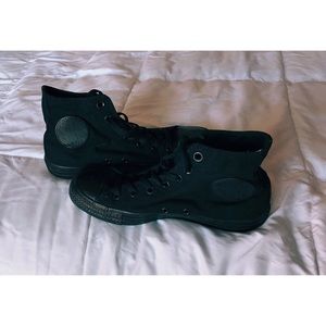 🆕⭐️CHUCK TAYLOR BLACKED OUT HIGH TOPS⭐️🆕