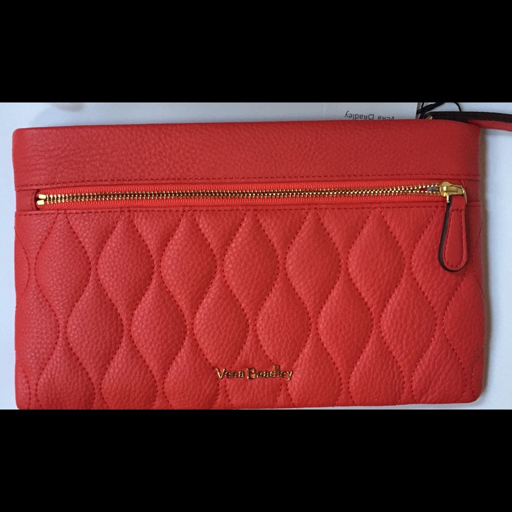 🎉 Vera Bradley Quilted Leather Wristlet