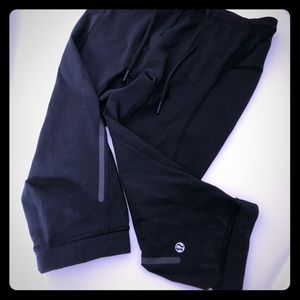 Lululemon short workout pants