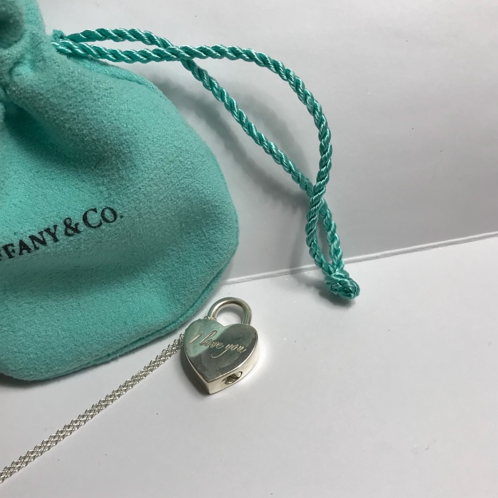 on hold for someone! do not purchase.