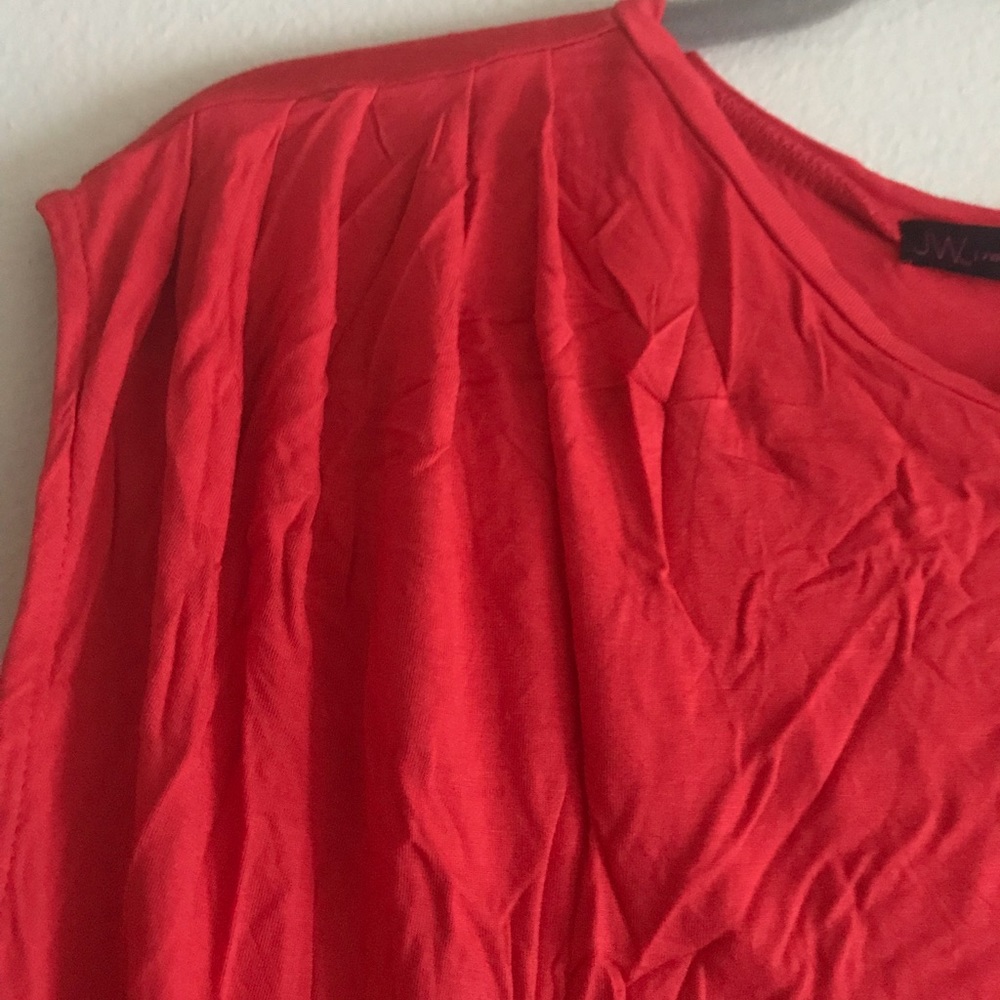 Red Top - Picture 4 of 4