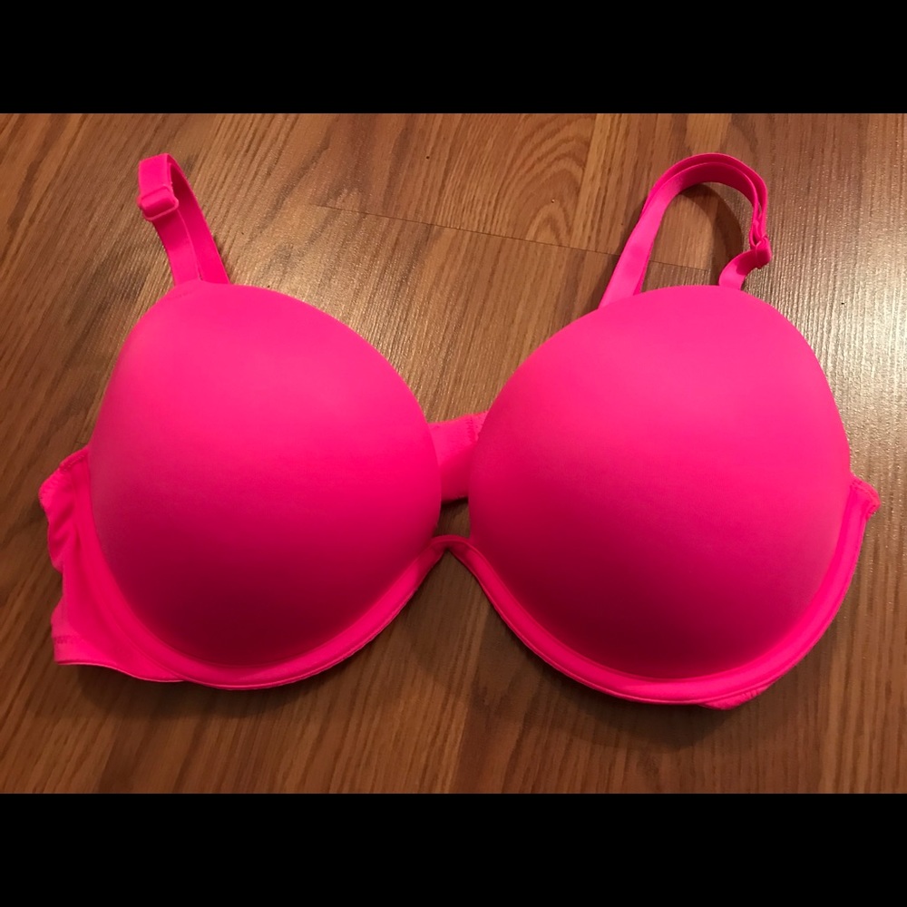 BNWT Victoria’s Secret PINK Push Up Bra 😍😍