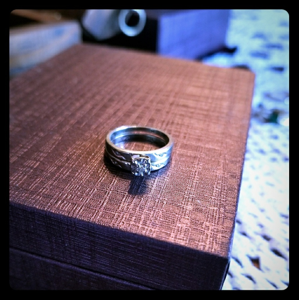 White Gold Antique Wedding Ring Set