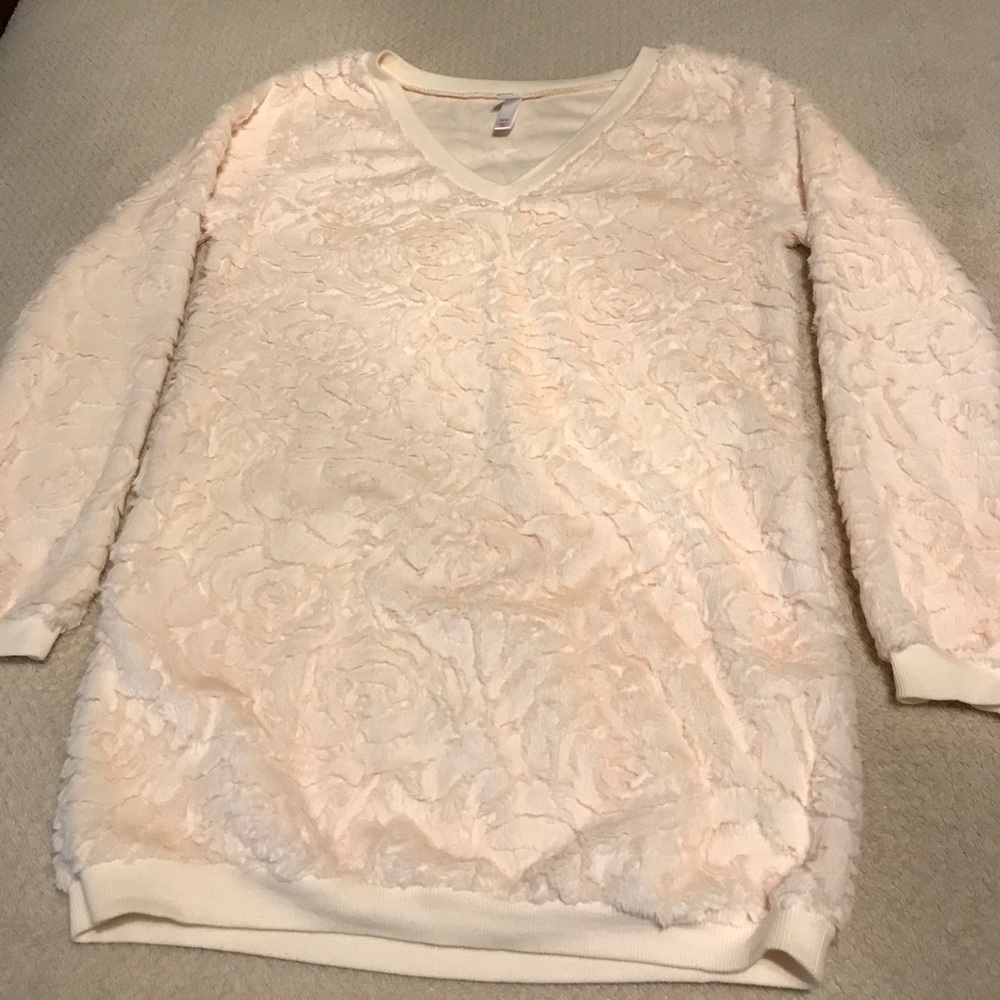 Super soft & plush girls pullover w/ pockets, M