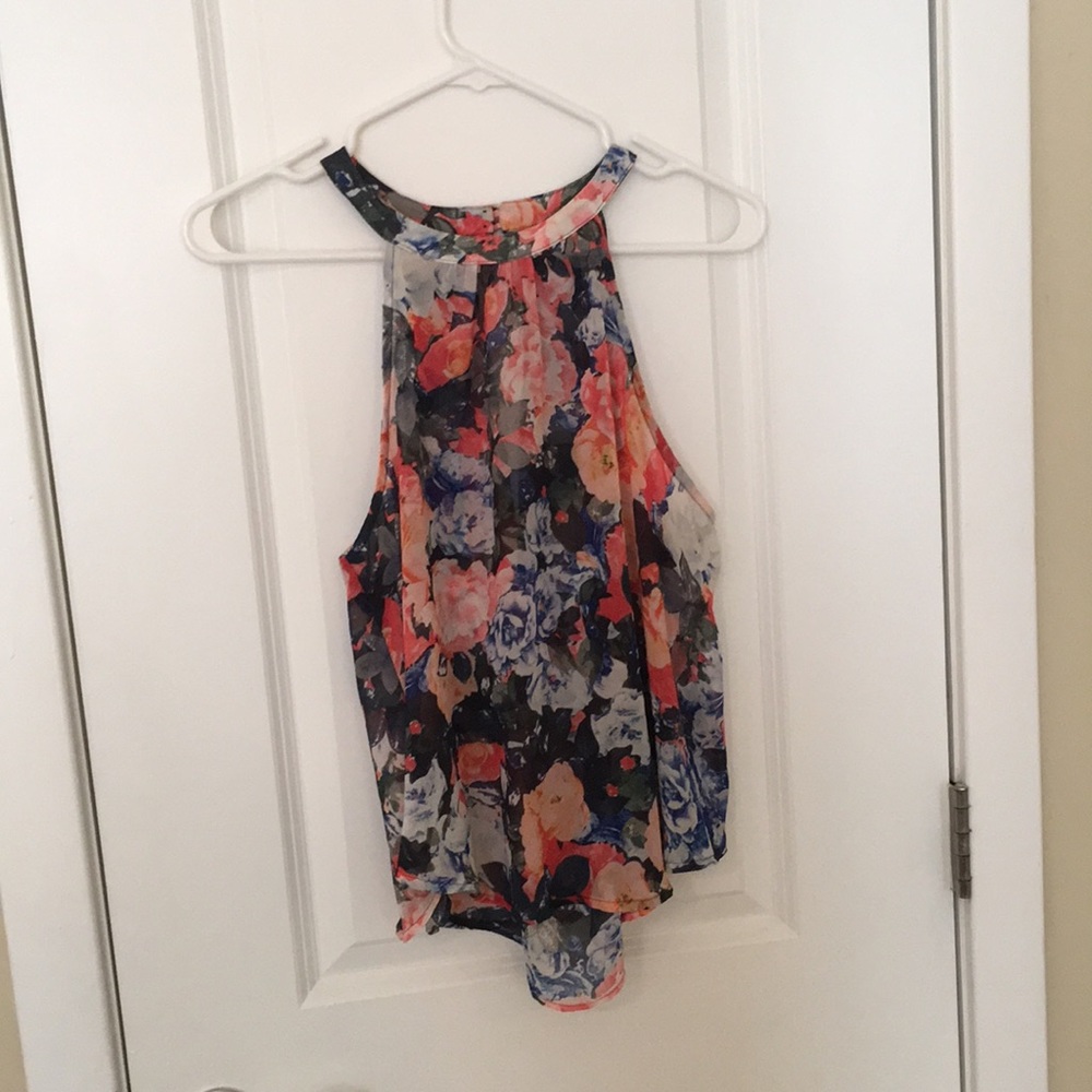 Flower tank with swing back