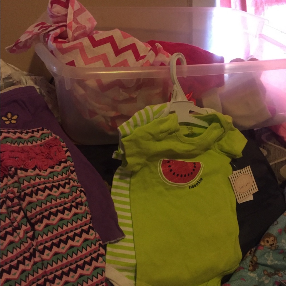 Baby girls clothes 0-12 months onzies,pants , etc - Picture 8 of 8