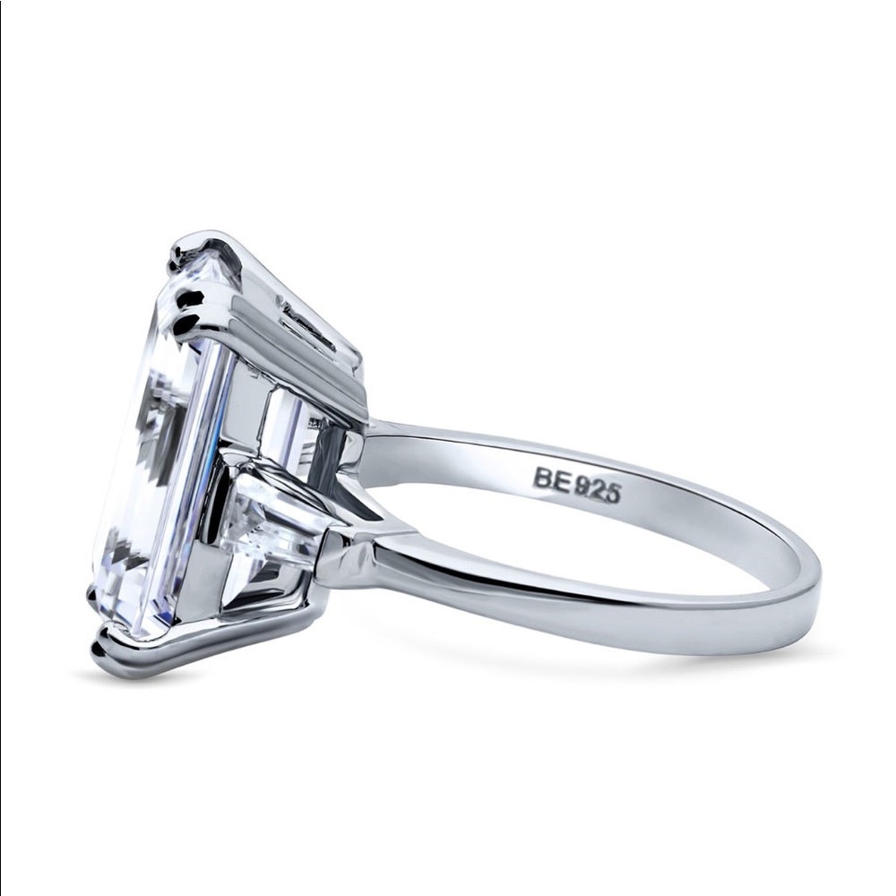 Engagement Wedding Emerald Cut Diamond Ring - Picture 6 of 8