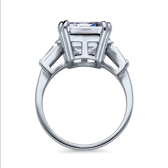 Engagement Wedding Emerald Cut Diamond Ring - Picture 5 of 8