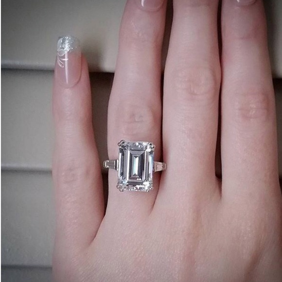 Engagement Wedding Emerald Cut Diamond Ring - Picture 4 of 8